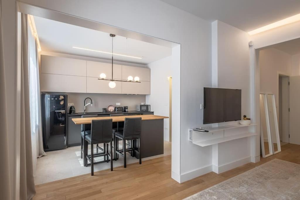 Top-notch Location, An Exceptionally Stylish Flat Διαμέρισμα